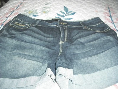 PANTALONES CORTOS MUJER ANA JEAN, CON PUÑOS. TALLA 18W. BOLSILLOS CON TACHUELAS DE LUJO. DK DENIM. Foto 1 de 4