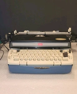 Macchina da scrivere elettrica vintage Sears Medalist Power 12 con custodia e cover e chiave. - Foto 1 di 10