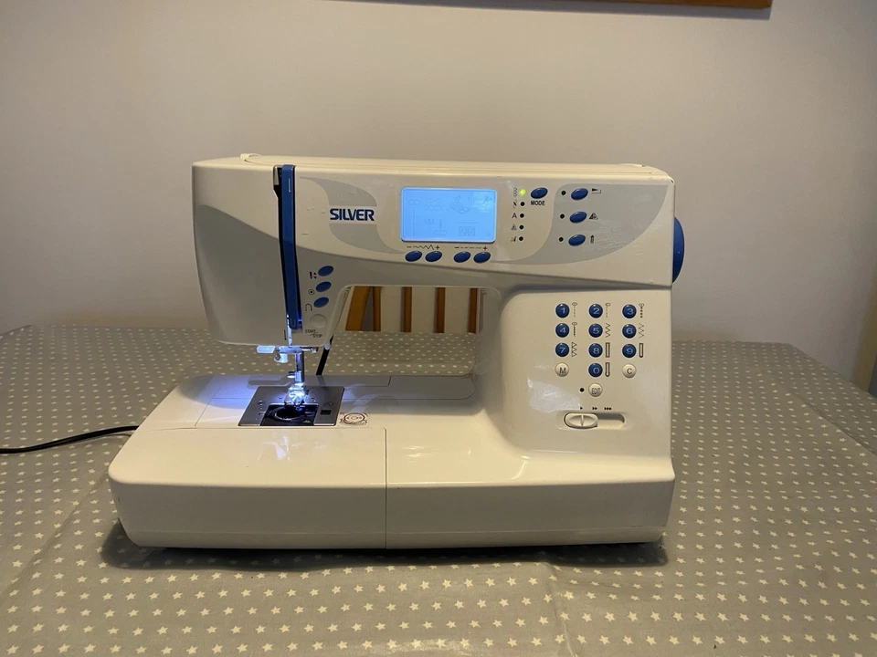 Silber 9000BE Computer Nähmaschine. Kostenloser Versand auf das britische Festland. - Bild 1 von 4