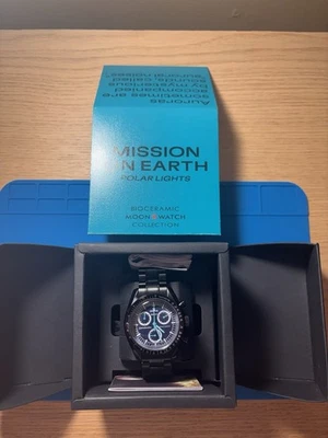 Swatch MoonSwatch Mission On Earth Polar lights – Chronograph 42mm - Image 1 of 4