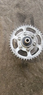 1981 Suzuki GS750 REAR WHEEL SPROCKET & HUB  ASSEMBLY - Image 1 of 4