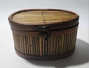 Scatola porta ricordi vintage in bambù con accenti decorativi in metallo - Foto 1 di 8