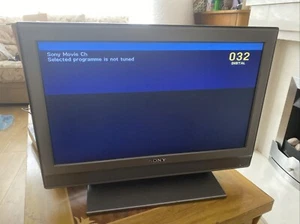 SONY Bravia 26" HD LCD COLOUR TV KDL-26S3020 Hd3d Sound- No Remote - Picture 1 of 7