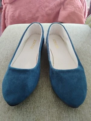 Zapatos sin cordones de ballet verde con punta para mujer, talla 11.  Foto 1 de 4