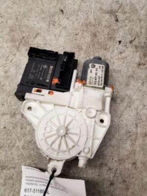 Motor ventana delantera izquierda Passat 2006-07 - 1K0959793L - R96052 Foto 1 de 4