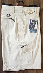 Men's Size Medium (32-34) Realtree Hybrid Fishing Shorts Light Khaki New - Picture 1 of 9