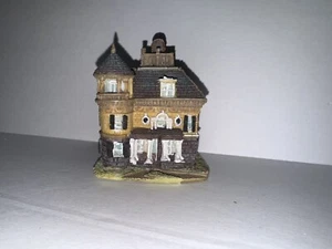 BEAUTIFULLY DETAILED K'S COLLECTION DECORATIVE MINIATURE RESIN HOME/COTTAGE - Picture 1 of 5