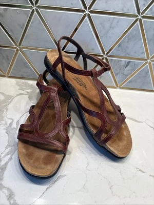 Sandalias Naot para mujer 41 EE. UU. 10 Dorith con tiras planas cómodas cuero granate Foto 1 de 4