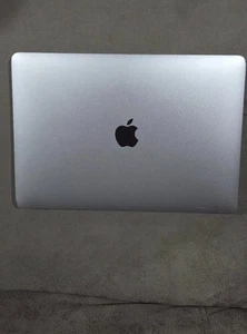 M1 Apple MacBook Air 2020 13'' A2337 Broken Screen - Bild 1 von 12