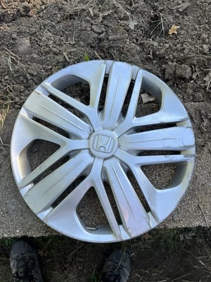 Scratches & Broken Clip 18 19 20 HONDA FIT 15” used wheel cover hub cap 55100 - Image 1 of 4