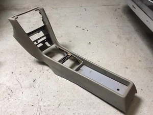 Mercedes Benz W124 Mittelkonsole Mitteltunnel Grau 320 E Limo T-Modell Coupé - Bild 1 von 5