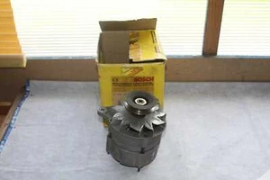 Bosch Lichtmaschine Renault R5 LS,GTL Oltimer 0986031821 *Greu* - Bild 1 von 4