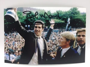 Foto firmada por Bob Moncur Newcastle RARA + CERTIFICADO DE AUTENTICIDAD AUTÓGRAFO FERIAS COPA FINAL NUFC - Imagen 1 de 2
