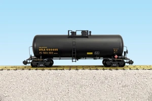 USA Trains R15252 UTLX 42' Modern Tank Car BLACK/YELLOW PRINTING - G Scale - Picture 1 of 1