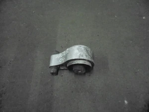 MASTER MOVANO INTERSTAR 2.5 CDTI LOWER ENGINE STABALISER MOUNT - OFF 2004 VAN - Picture 1 of 1