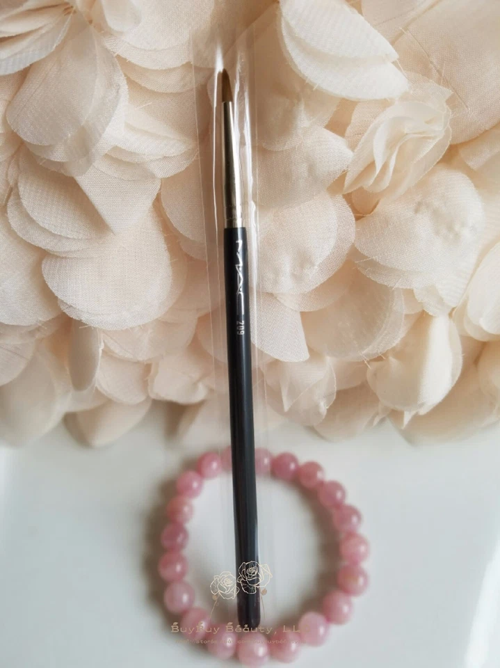 MAC 209 Eye Liner Brush Discontinued New in Sleeve - Image 1 of 1