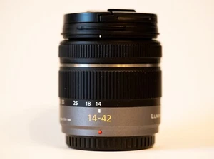 Panasonic Lumix G Vario 14-42mm f/3.5-5.6 O.I.S ASPH - Picture 1 of 7