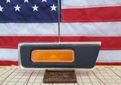 OEM 1981-1993 Dodge Ram RamCharger Driver Side Front Fender Marker Light Trim Foto 1 de 4