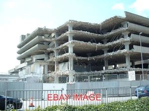 PHOTO TRICORN CENTRE PORTSMOUTH - DEMOLITION PORTSMOUTH'S TRICORN CENTRE BEING - Picture 1 of 1