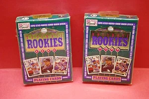 DOS BARAJAS SELLADAS, 1993 GRANDES LIGAS BÉISBOL NOVATOS BICICLETA MARCA JUGAR CARTAS - Imagen 1 de 4