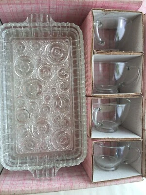 De colección Anchor Hocking “Juego de bocadillos para servir vidrio de anclaje” 4 bandejas y 4 tazas sin usar, en caja Foto 1 de 4