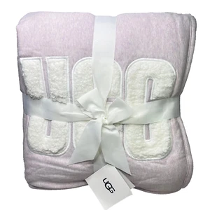 COPERTA NUOVA CON ETICHETTE UGG LENNOX THROW-COLOR-BAY FOG/lavenda/viola chiaro/pile bianco - Foto 1 di 23