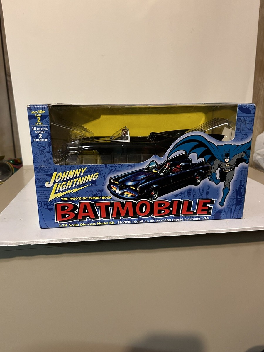 Johnny Lightning Batmobile 1:24 スケール Batman by Johnny