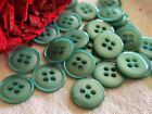 Lot 25 petits boutons vintage vert à trous diamètre 1,2 cm ref 257