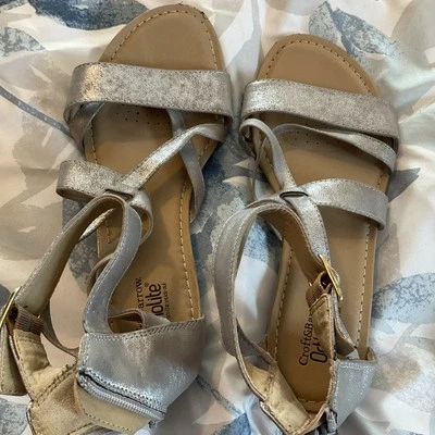 Women’s Dressy Silver Sandals Croft & Barrow Ortholite Size 8 - Image 1 of 4