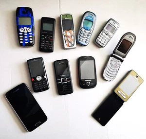 viele alte Handy's - Bild 1 von 2