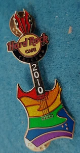 CHICAGO GAY PRIDE RAINBOW PATTERN 2010 GUITAR Hard Rock Cafe PIN LE - Picture 1 of 1