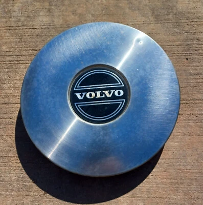 Tapa central Volvo 740 760 1985-1990 parte # 70157, 9 5/8" diámetro, logo negro 03 Foto 1 de 3
