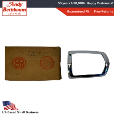 Lámpara de luz trasera derecha Chrysler New Yorker 1950-1952 bisel cromado 1345962 NOS. Foto 1 de 4