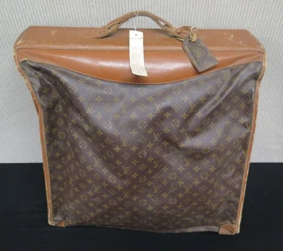 Bolso de ropa mono Louis Vuitton usado por la princesa hawaiana Abigail Kawananakoa Foto 1 de 4