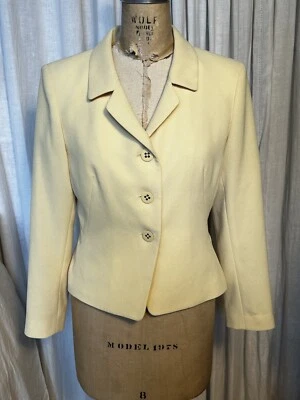 Chaqueta a medida Le Suit para mujer amarilla cremosa talla 6P usada Foto 1 de 4