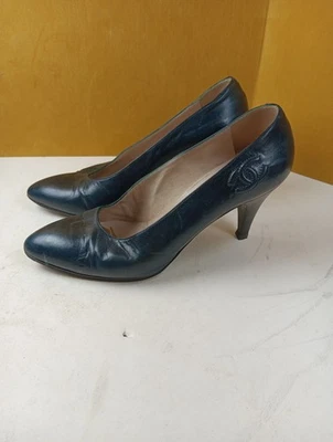 Vintage 80s CHANEL LEATHER DARK NAVY BLUE CC PUMPS SIZE, EU 37.5, US 7 - Image 1 of 4