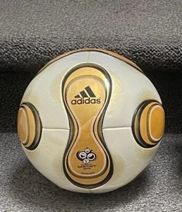 Adidas Teamgeist Gold Berlin 2006 World Cup Final Official Matchball - Picture 1 of 6