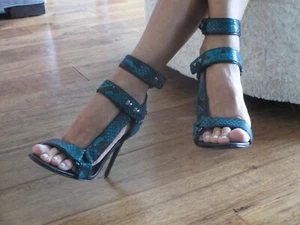 Alice + Olivia 100% Leather Snakeprint- Turquoise/Black Size 6.5 GORGEOUS SHOE! - Picture 1 of 12