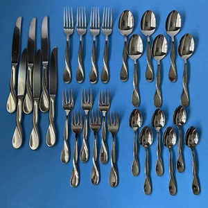 (28)Oneida Aquarius stainless Mirror Glossy Serving for 6 (Missed 2 dinnerforks) - Picture 1 of 9