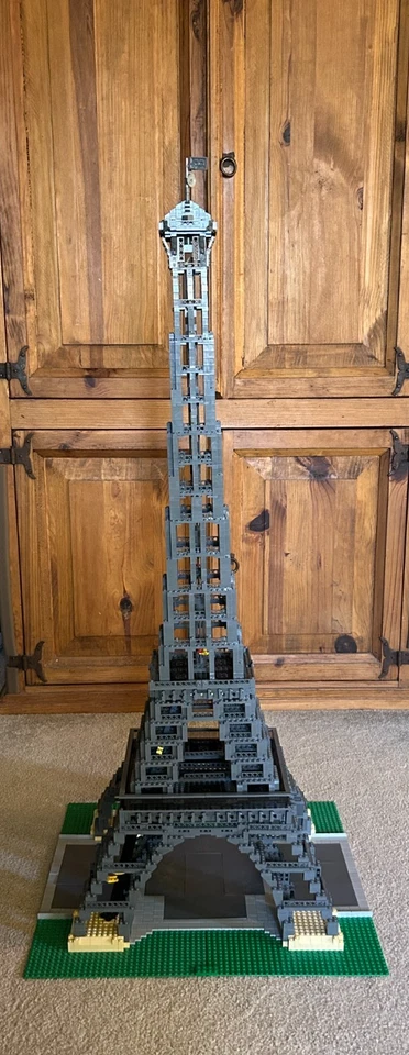Lego Creator Expert #10181 Eiffel Tower Retired NEAR COMPLETE (missing 8 pieces) - Image 1 of 4