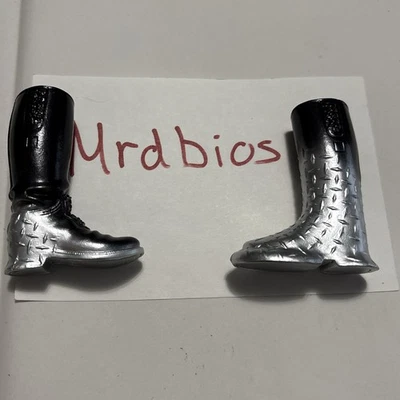 Hot Toys Terminator 2  1/6 Scale T-1000 MMS774 Loose Metallic Form Boot Set - Image 1 of 3