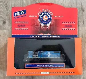 LIONEL BOSTON & MAINE GP-9 DIESEL ENGINE 1:120 SCALE DIE-CAST DISPLAY TRAIN+TIN - Picture 1 of 3