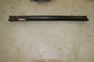 Eje de transmisión GM OEM Chevrolet Suburban 2500 2001-2006 GMC V8 8,1 L 4x4 trasero usado Foto 1 de 4