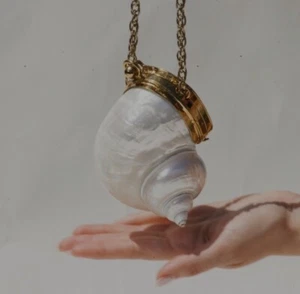 RAMLA Coquillage Handmade Seashell Purse Clutch Gold Chain NEW - Picture 1 of 13