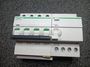 SCHNEIDER ELETTRICO A9Q41425+A9F79425 Interruttore magnetotermico iC60N 4P C 25A - Foto 1 di 5