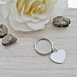 Anello cuore pendente in argento 925 con incisione - Foto 1 di 4