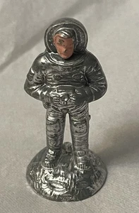 Vintage 60er/70er Jahre Wilton Tortenaufleger Kunststoff Astronaut Silber 2" hoch - Bild 1 von 5