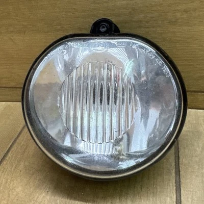 Farol de neblina lateral direito do passageiro 1996-2000 Chrysler Sebring conversível 9628910 - Imagem 1 de 3