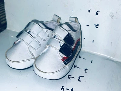 Zapatillas recién nacidas Foto 1 de 2