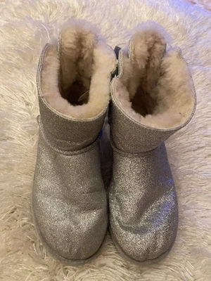 Botas forradas UGG plateadas brillantes de piel de oveja talla 7 Foto 1 de 4